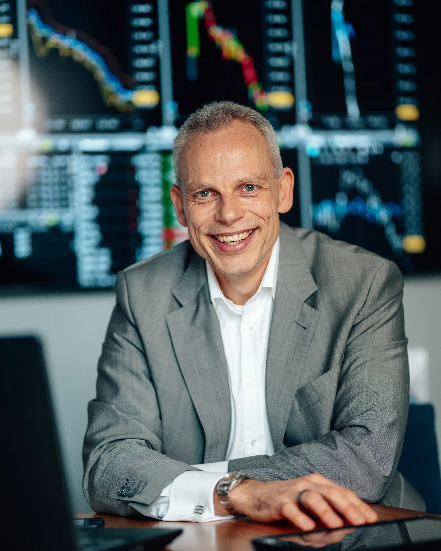 mike-seidl-hero Mike Seidl, Ex-Banker und Börsenhändler, im Büro vor seinen Handelsmonitoren